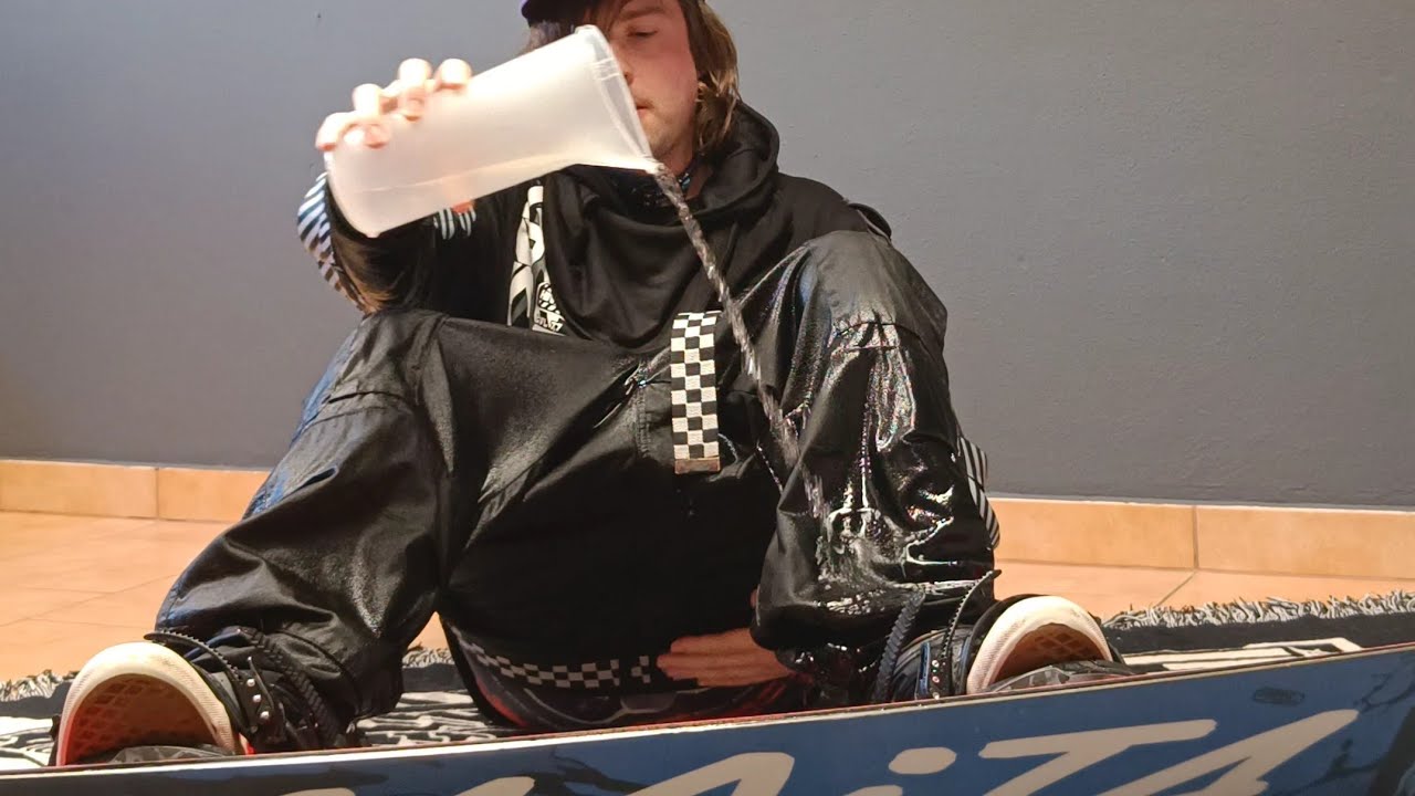 Snowboarder gets soaked ^^