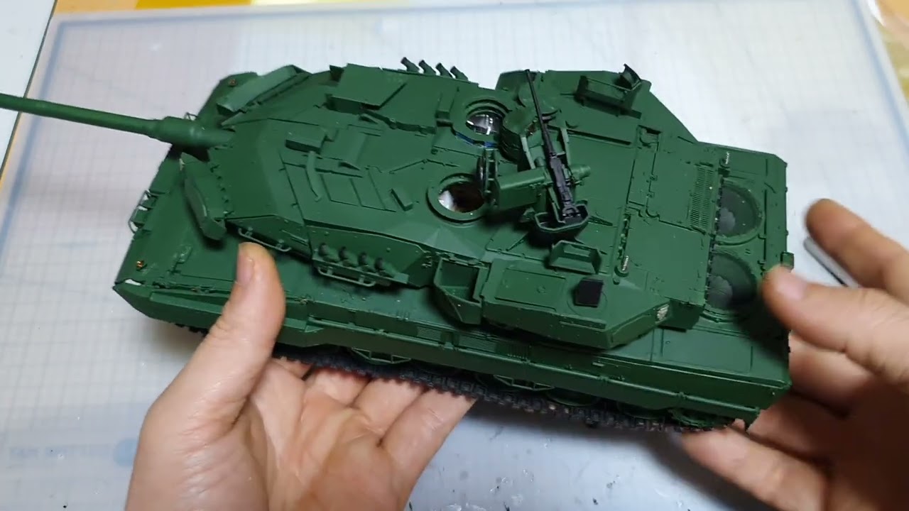 Amusing Hobby  1/35  LEOPARD 2A8  Part4 completed 