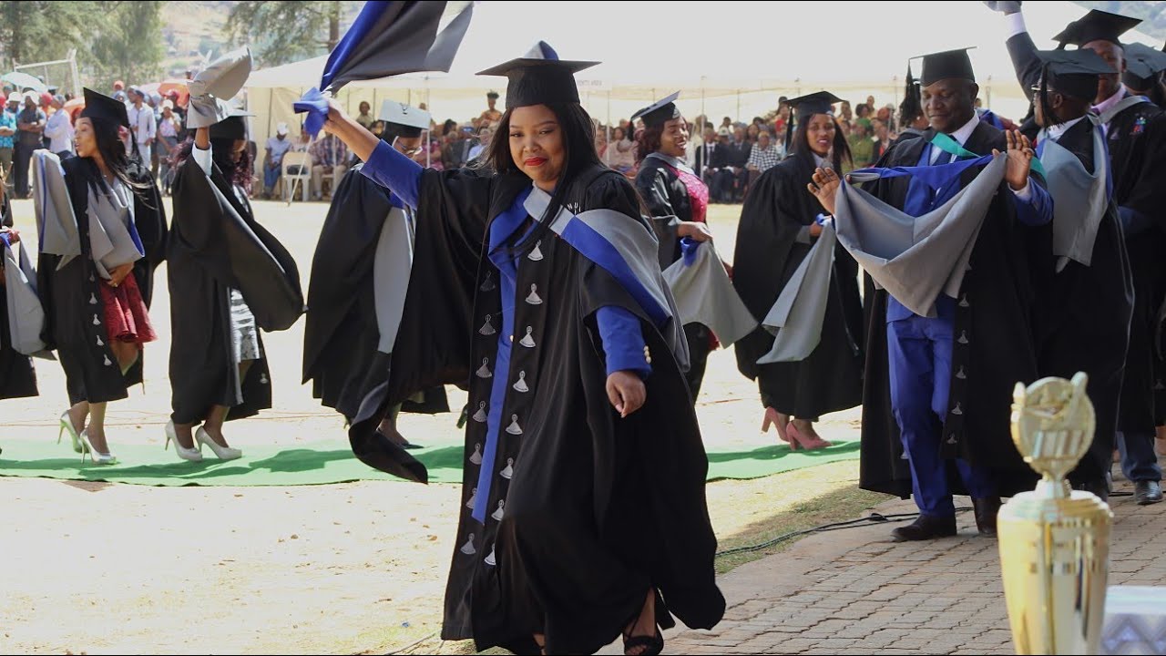 VLOGTOBER:WE GRADUATED/NATIONAL UNIVERSITY OF LESOTHO GRADUATION CEREMONY