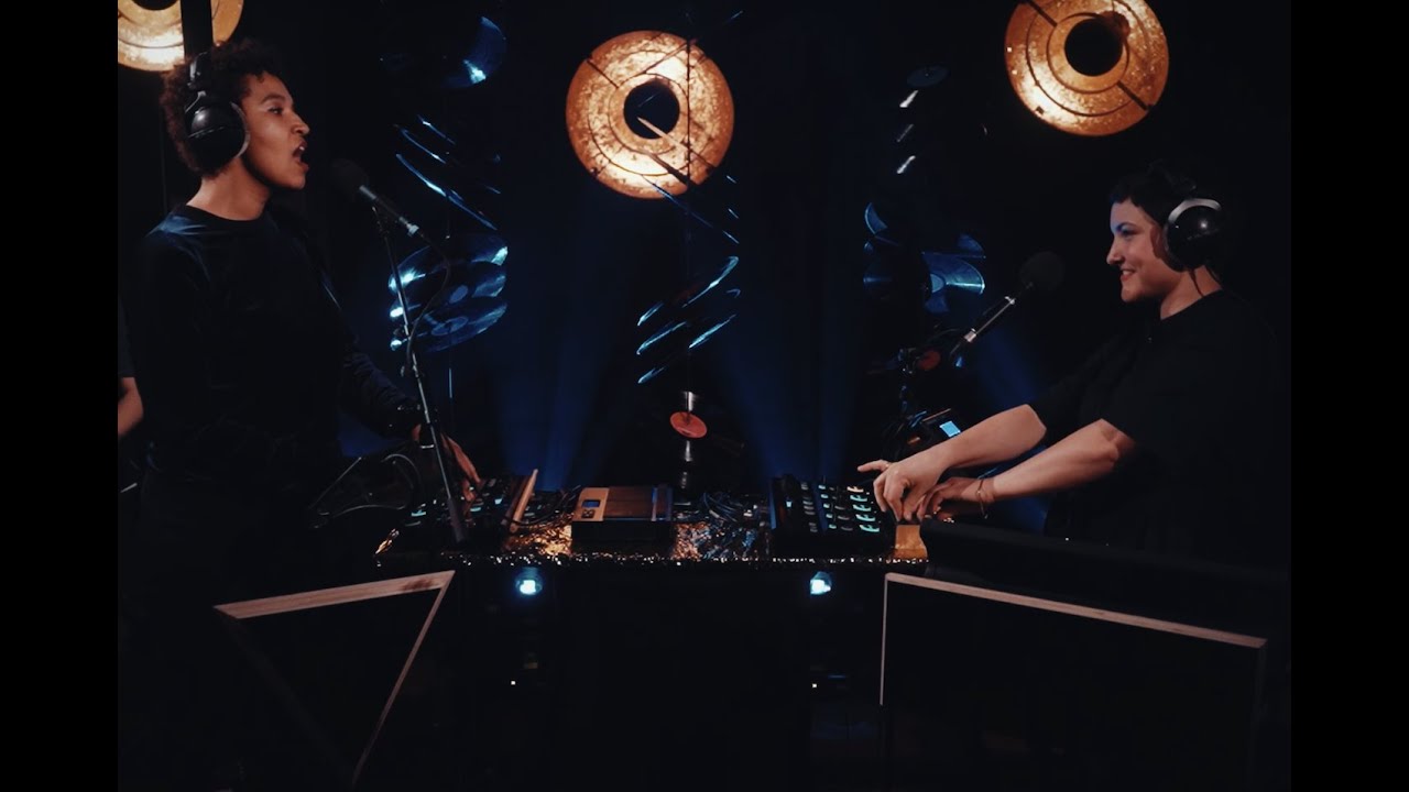 Olicía - 15 Step (live)