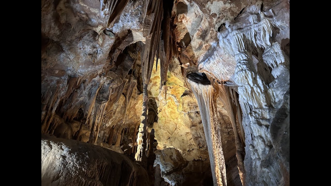 La Grotte de la Madeleine est située en Ardèche.