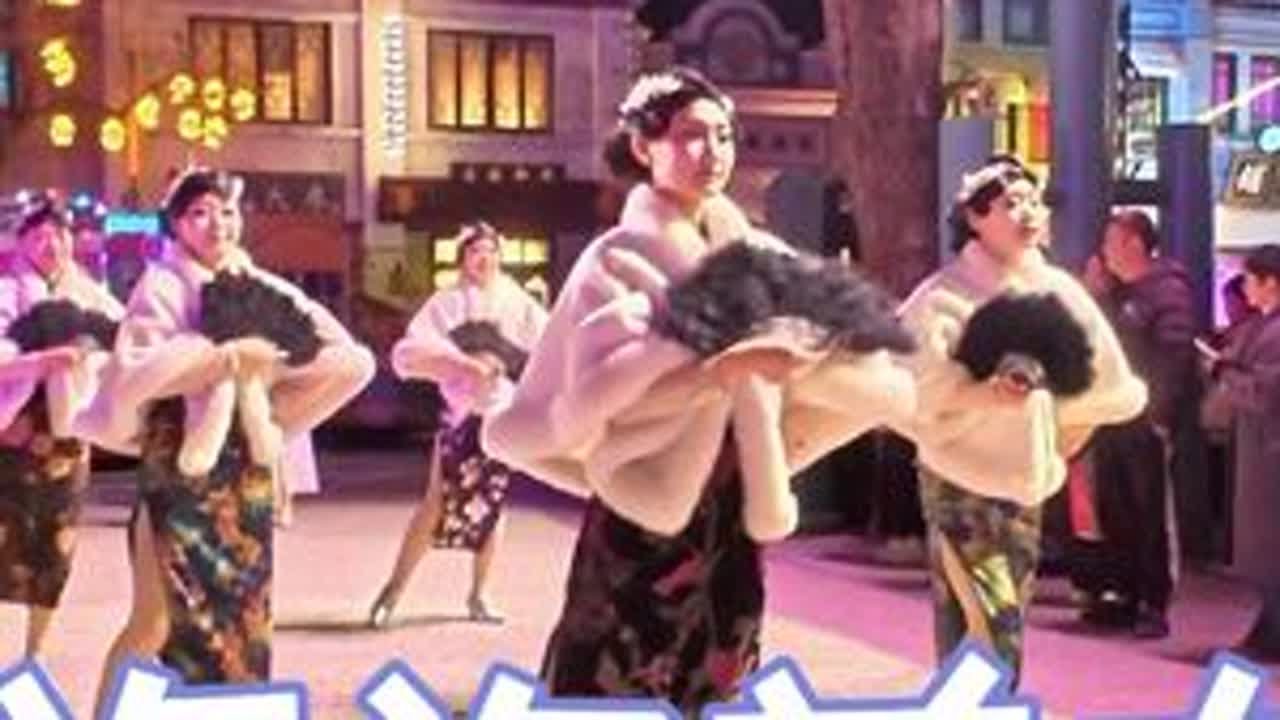 素襟映芳华，锦袍衬婀娜，一袭旗袍，万般风情。 立领斜襟收尽风骨，盘扣缠枝凝住温柔，一袭旗袍裹着东方女子的婉约与端庄，步步轻移间，皆是眉眼含韵、身姿婀娜的雅致，藏着时光沉淀的美，也漾着国风独有的韵...