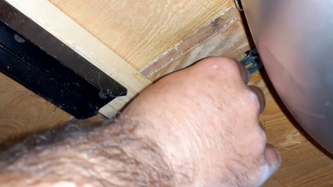 VODOINSTALATER-montaža mješalice za sudoper