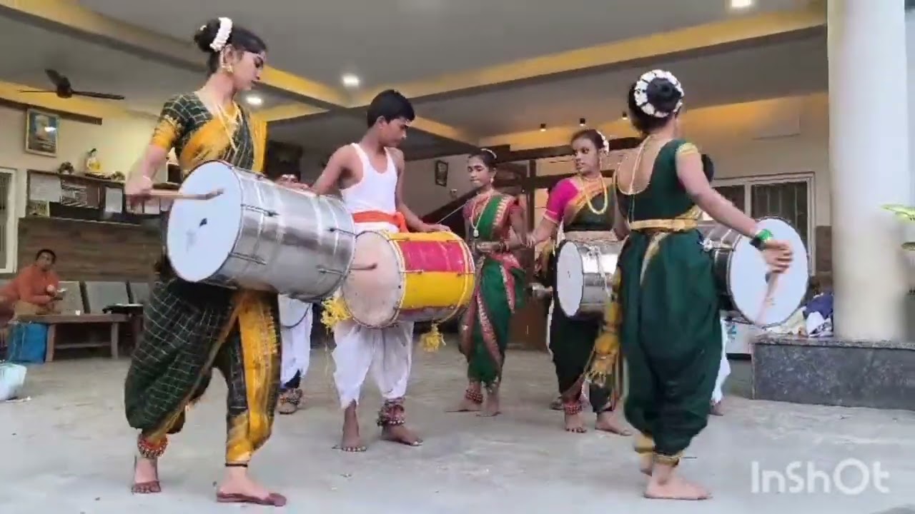 Dollu kunita performance by students 