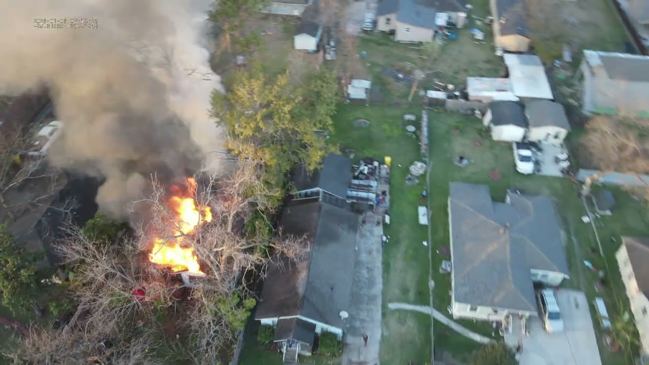 Westfield Fire - Residential Fire - E3, E7, D25, 2501 + Mutual Aid (Part 1)