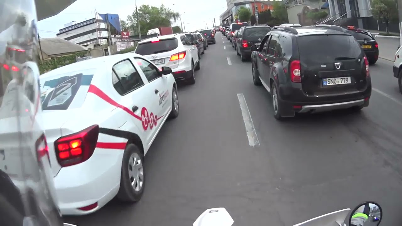 Cum se văd ambuteiajele din Chișinău de pe motocicletă