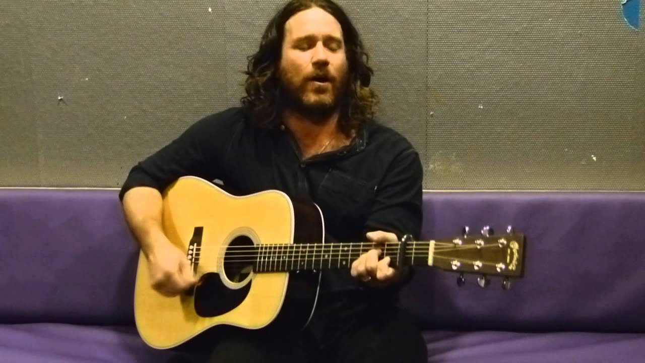 AcoustiXclusive: Chuck Ragan - Revved
