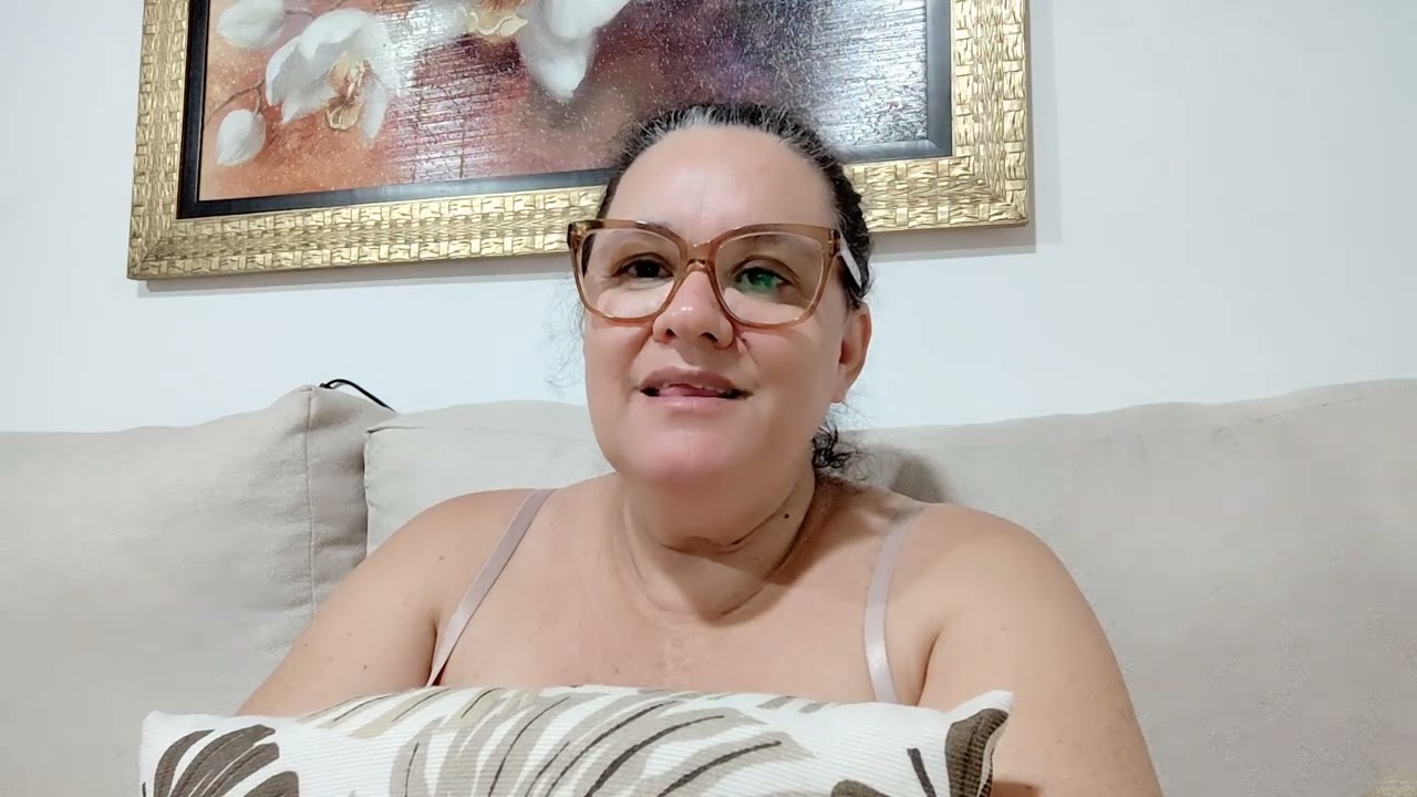 MORENA AGENTE TEM DE SABER USAR AS COISAS SENÃO DESSE JEITO SE ACABA LOGO