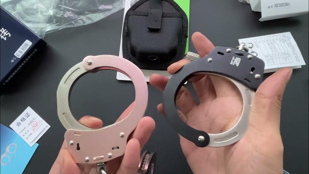 现役金属手铐纳丽德出品玫瑰金手镯和黑金手镯对比欣赏