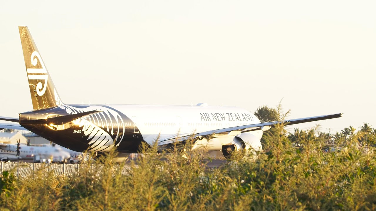 Sunset departure from Tahiti to New Zealand for Air New Zealand Boeing 777