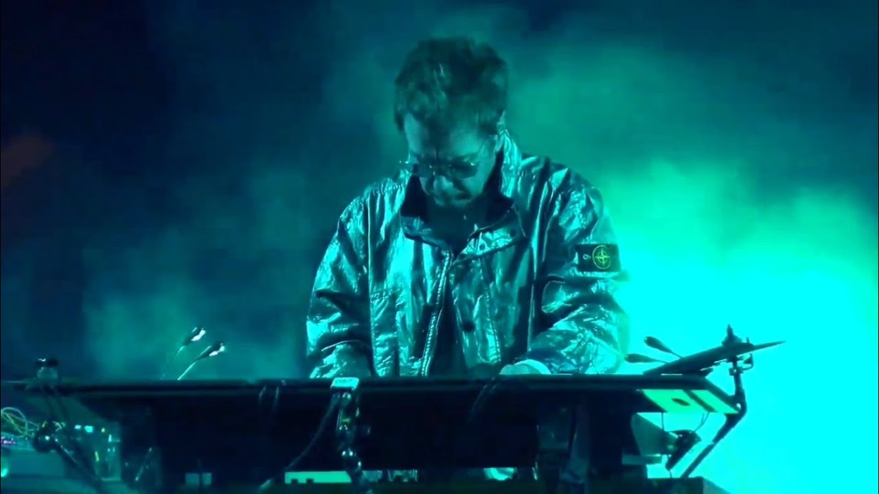 Magnetic Fields I - Jean Michel Jarre (live in Samarkand) 