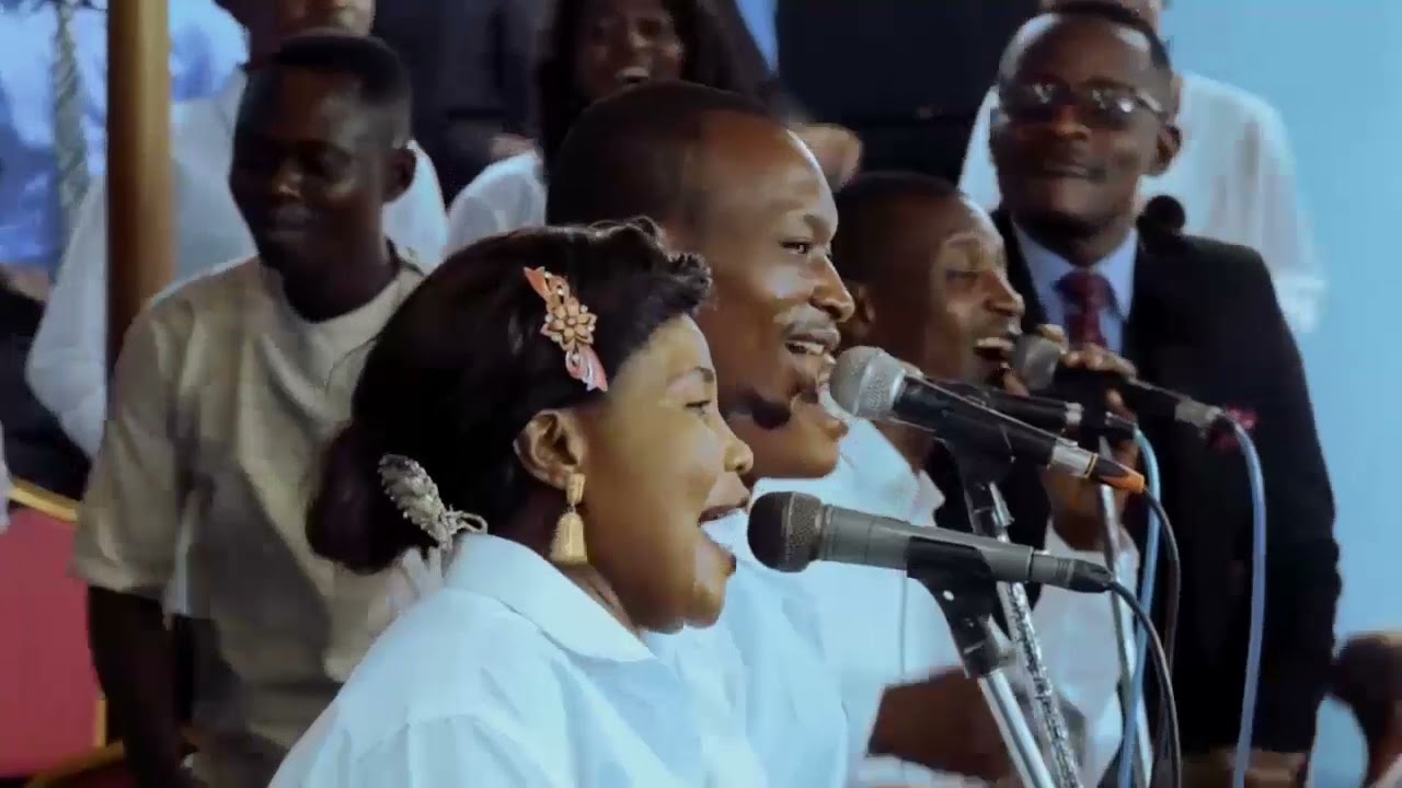 APOTRE AUGUSTIN MWIMPE INSTANT LOUANGE BA SANZA .ELOMBE.BAKO LUKA NGA LIVE CULTE