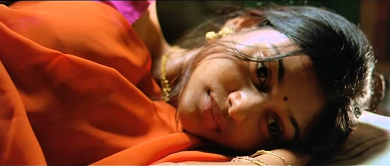 Ooradangum Saamathulaaa Naaan Oruththi Mattum Muzhichirundhen Oorkkoadi Orathila