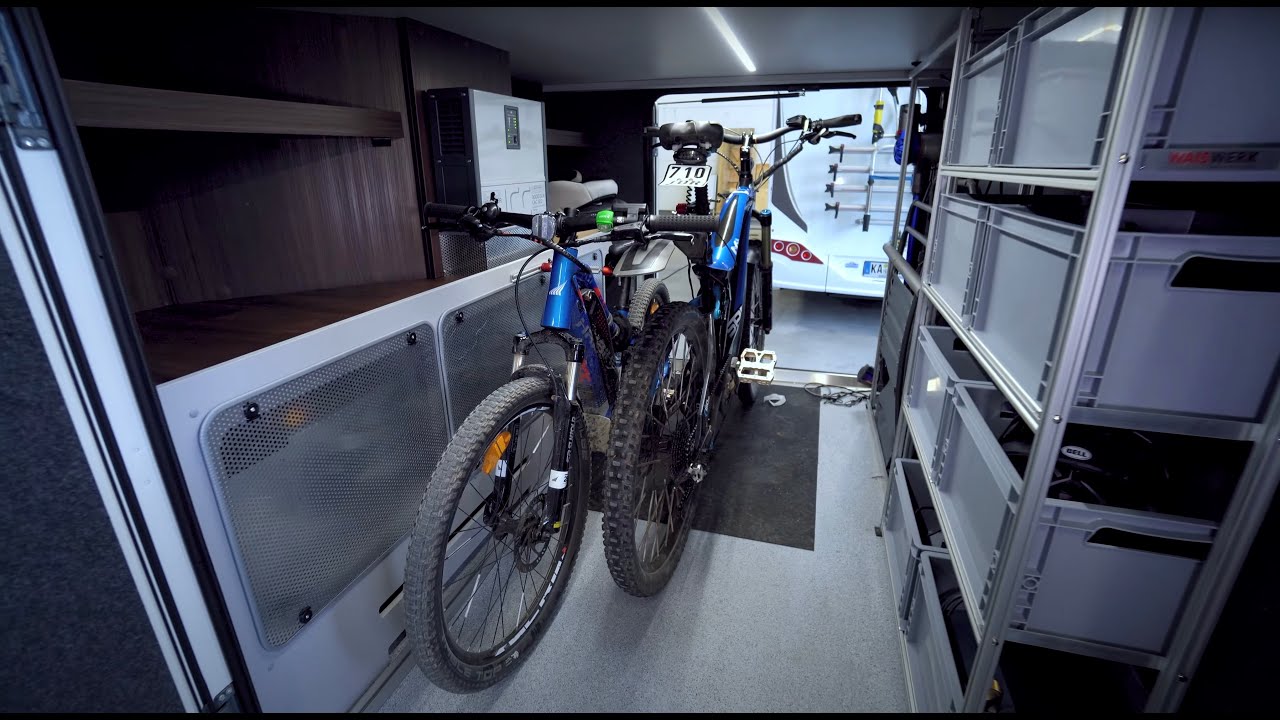 Fahrräder im Wohnmobil ohne Bohren befestigen. Waiswerk ergänzt die Fahrradhalterung.