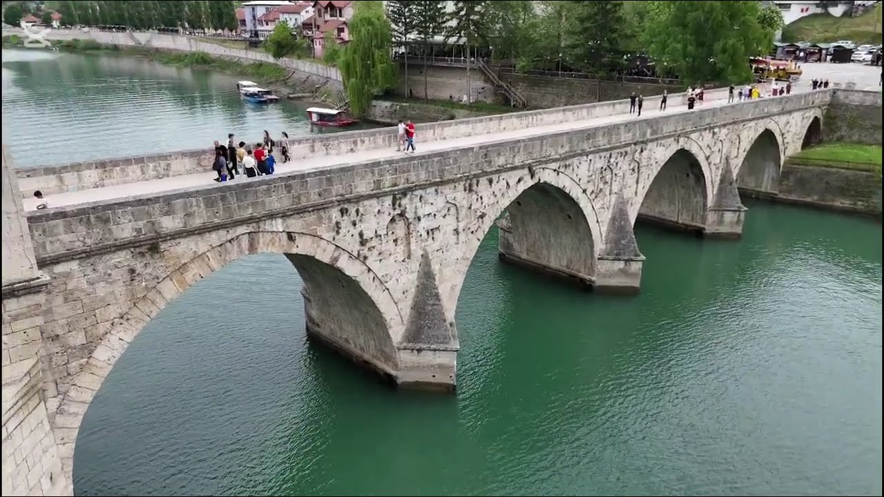 Andrić grad (KAMENGRAD-greškom je napisano Drvengrad u videu) i na Drini Ćuprija  - dron snimak