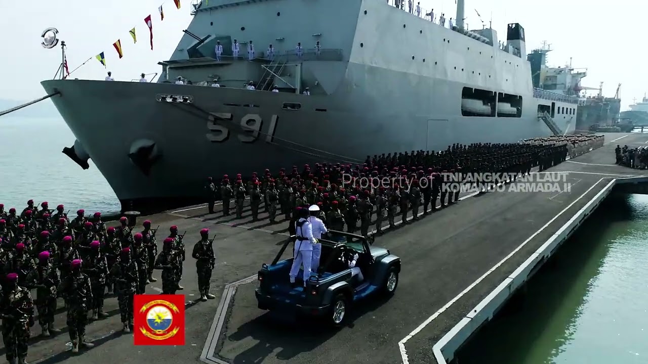 Puncak Peringatan HUT Ke-79 TNI AL, Pangkoarmada II Pimpin Upacara Parade Dan Defile Wil Surabaya