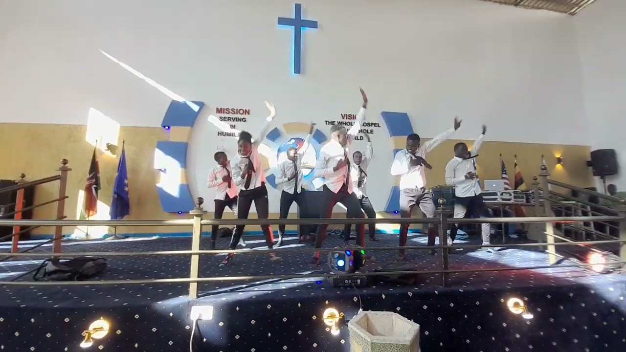 ROYAL KINGS DANCE CREW23 PERFORMING AT NEWLIFE CELEBRATION CATHEDRAL CHURCH UTHIRU (Dance battle)