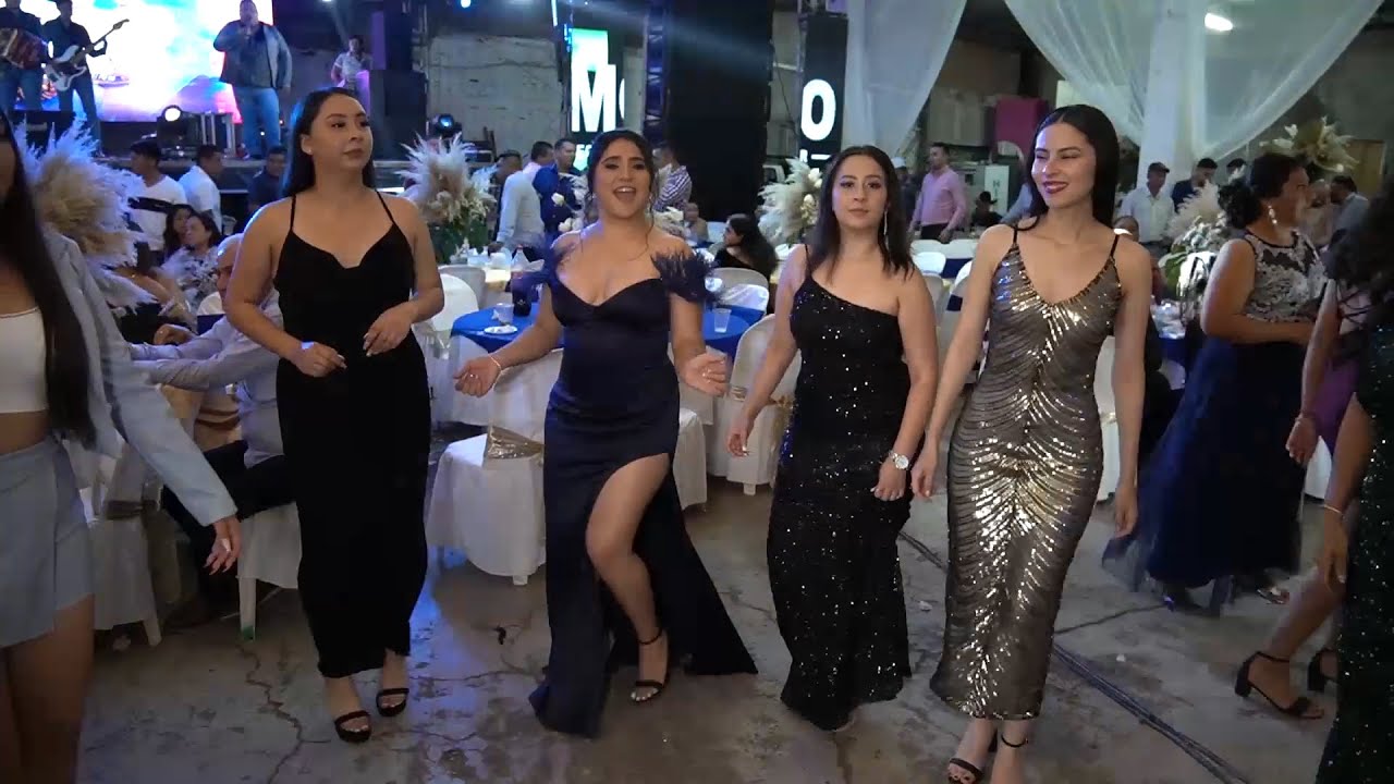 QUE BONITO ES LO BONITO...ASI DE ALEGRE ES EL AMBIENTE#viralvideos #fiesta #viralvideo
