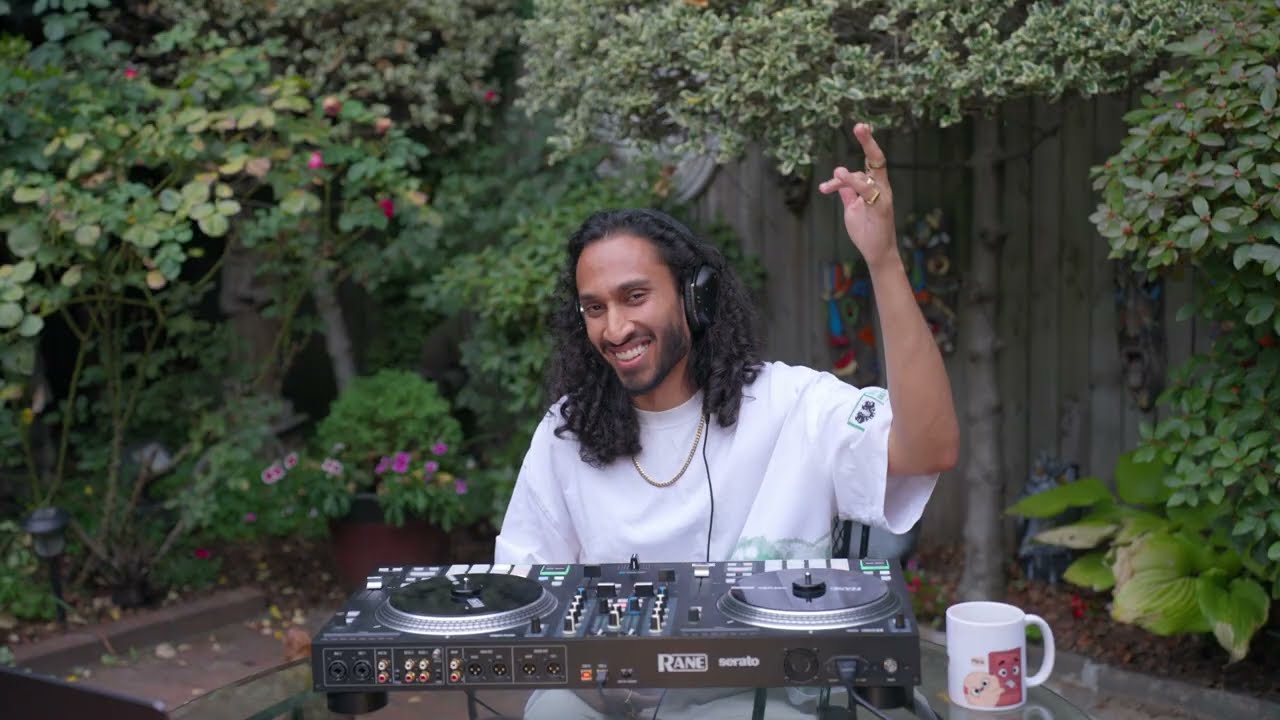 AQUECIMENTO W/ VHOOR on NTS RADIO (Brazil, Portugal, Angola) | Global Luciphone Mix by Omar ؏