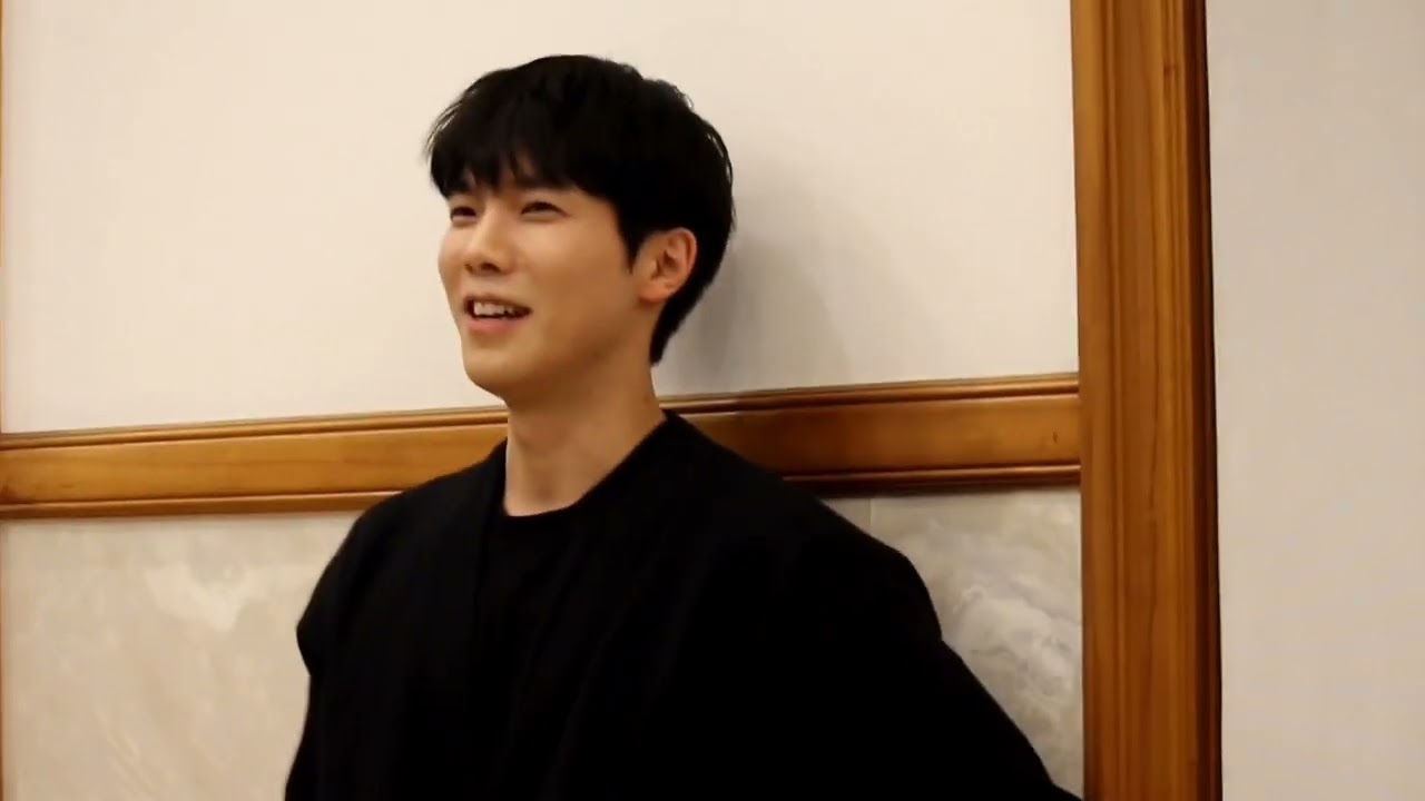 260215 말리 막공 퇴근길(조성필배우)ㅎㅎ 진짜진짜 귀엽따