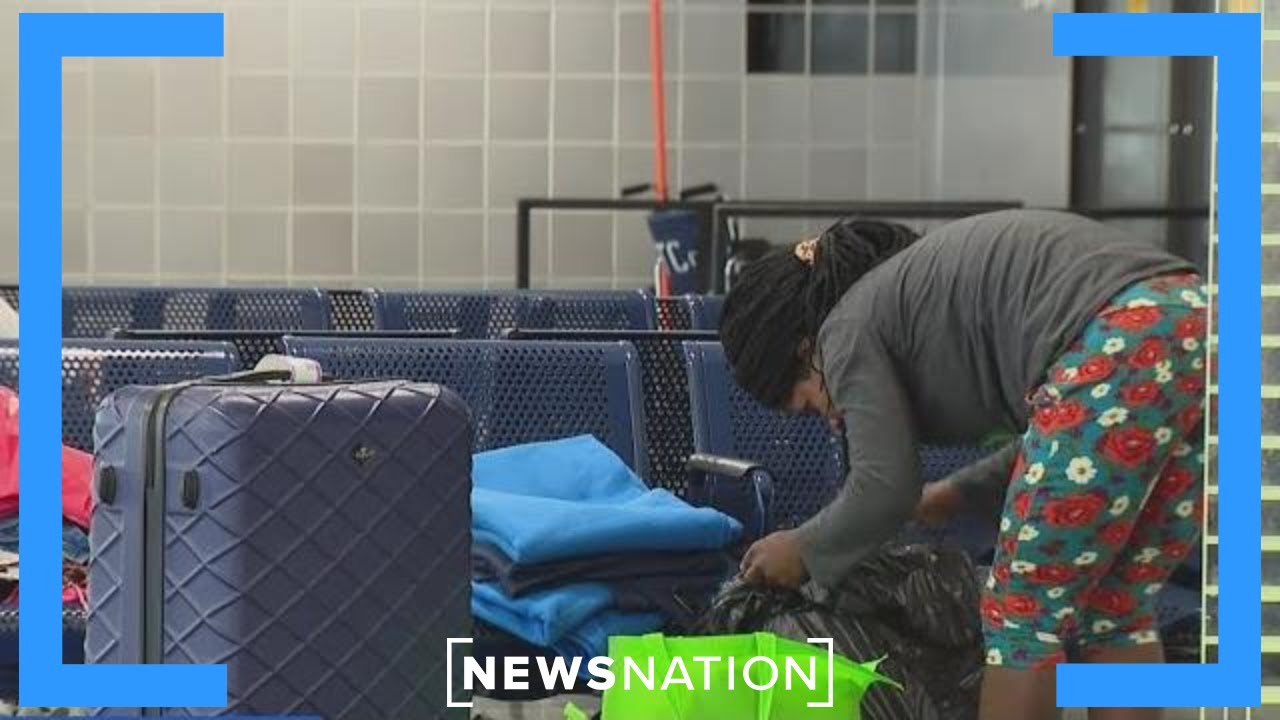 Migrants overcrowd makeshift shelter at Chicago airport | Morning in America