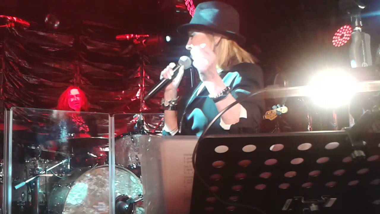 Lulu - I'm Tore Down - Under The Bridge, London (October 2013)
