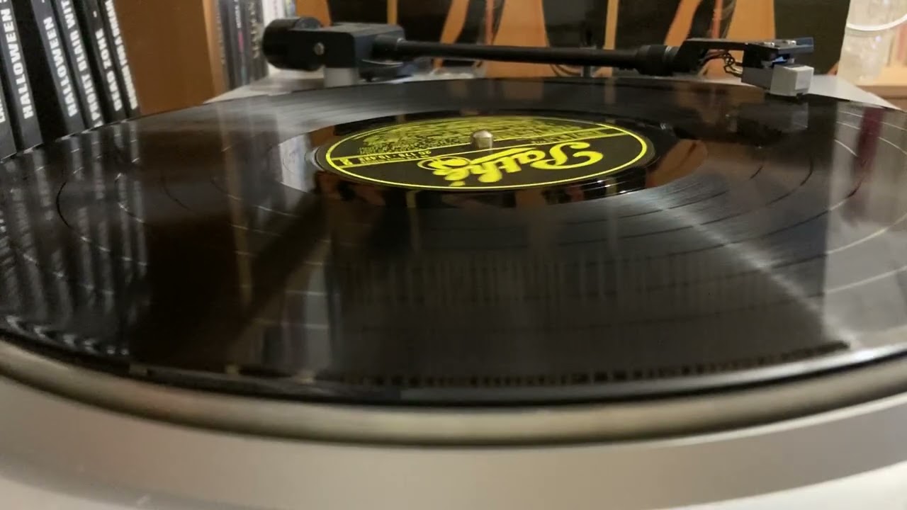 Mistinguett - Pot-pourri sur les airs de la Miss (vinyl play) 