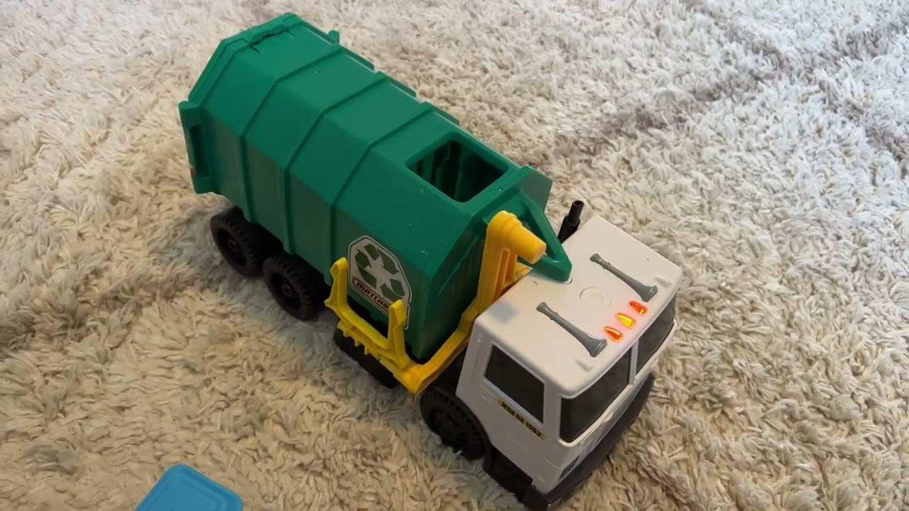 Matchbox Cars, Large Scale, 15 in Toy Recycling Truck with Garbage Bin, Lights and Sounds Review