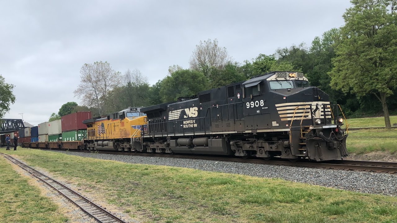 UP C44ACM Trails Elephant Style on NS 268