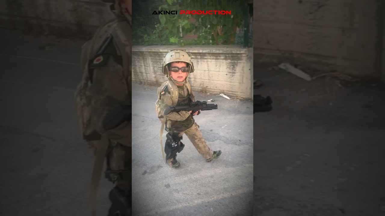 K&uuml;&ccedil;&uuml;k Asker ! 🐺🇹🇷🇹🇷 #short #t&uuml;rkaskeri #asker #jandarma #komando