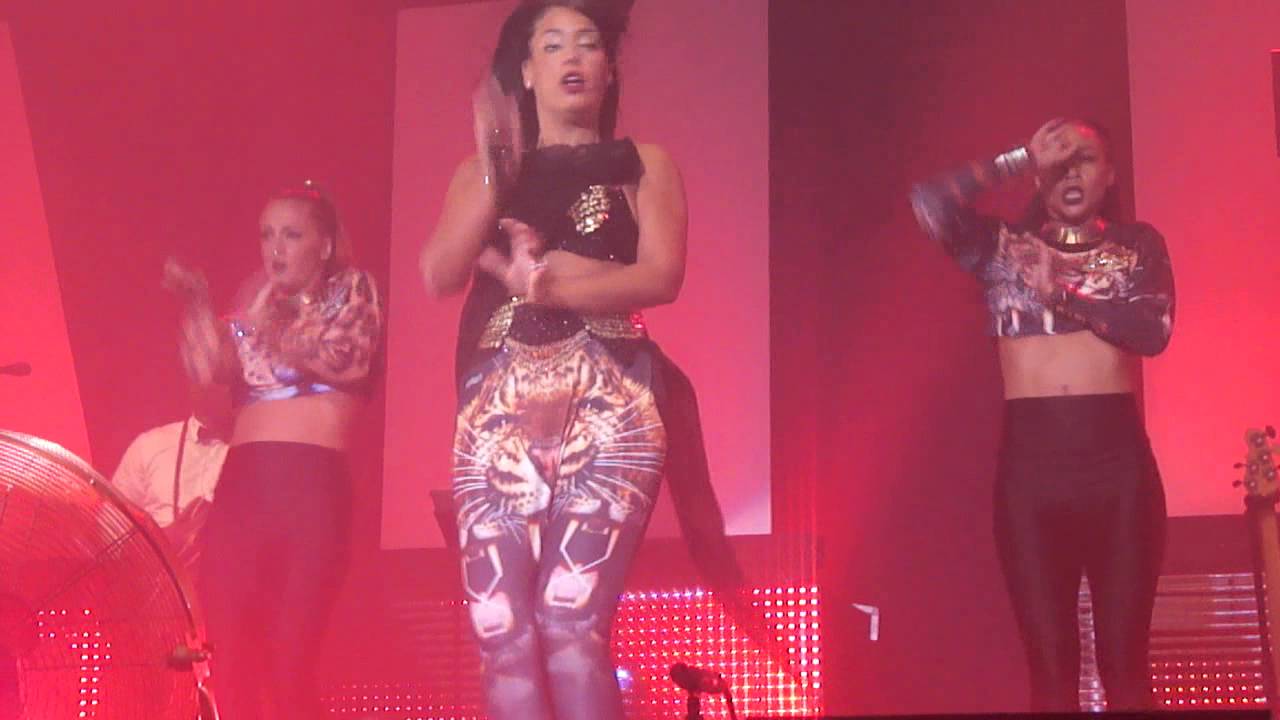 Amel Bent - La lionne saigne
