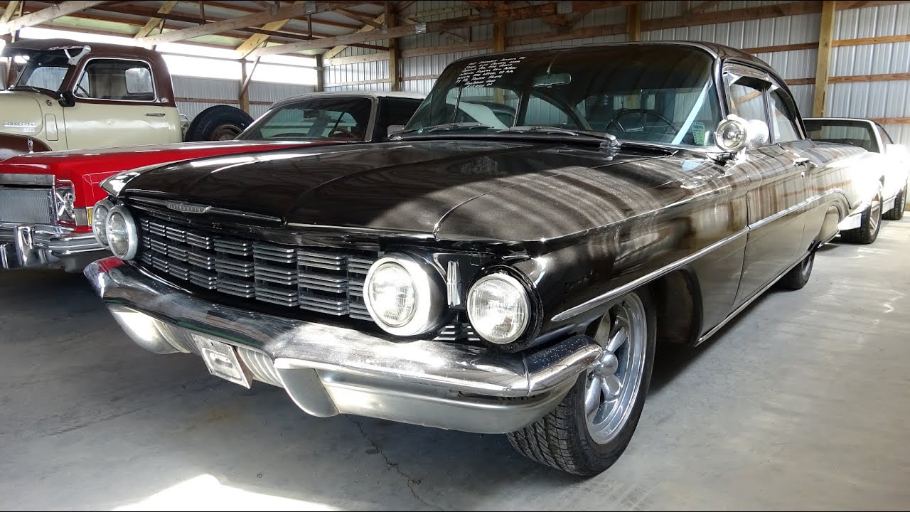 1960 Olds Dynamic 88 - 371 Rocket V8 at Country Classic Cars