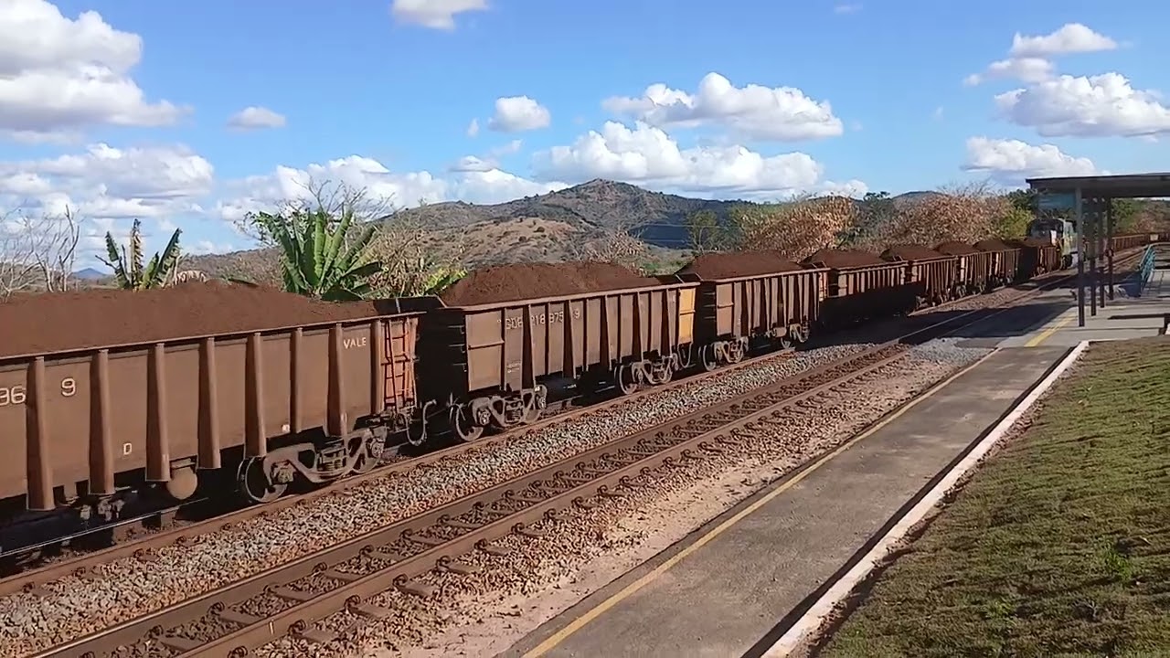 Minério carregado da EFVM em Periquito-MG