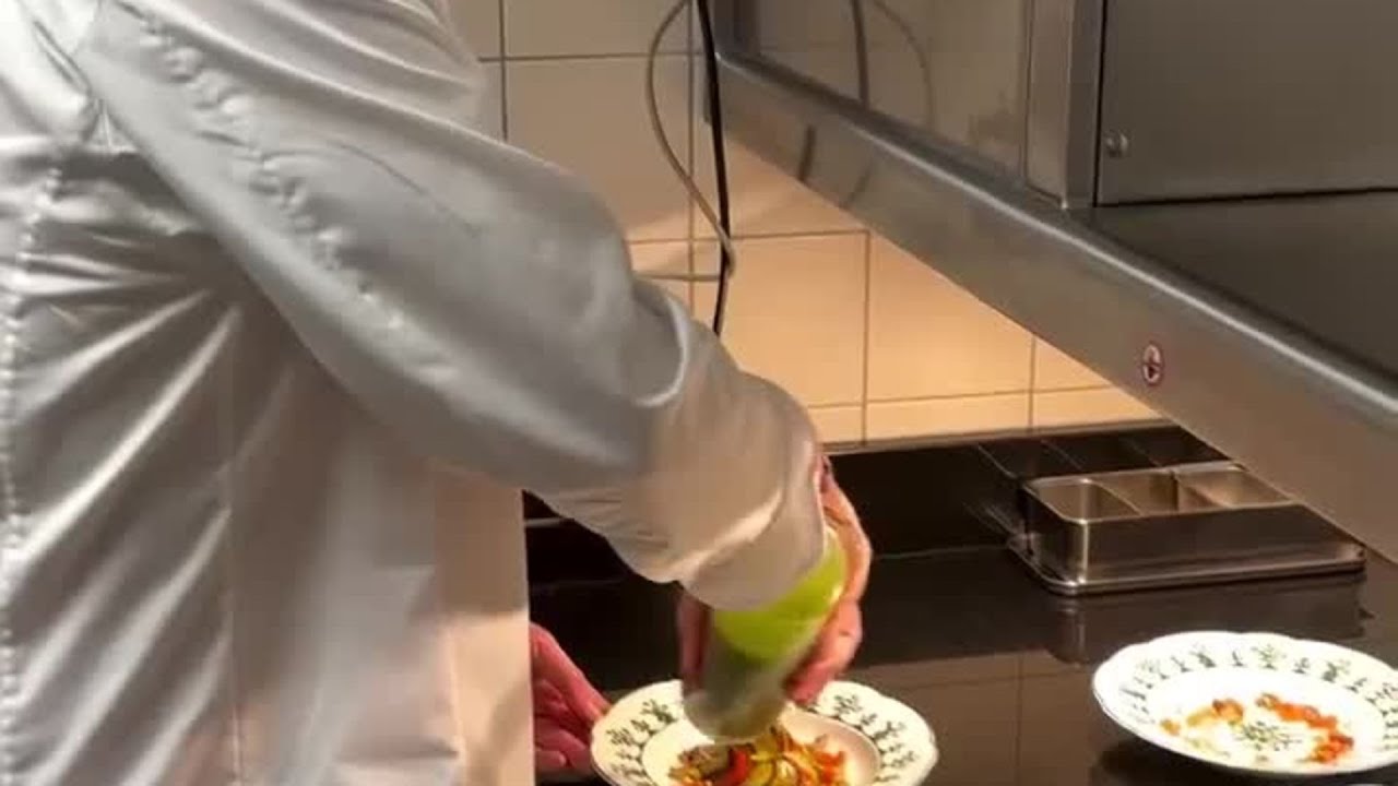 Jean Imbert a ouvert son restaurant La For&ecirc;t Secr&egrave;te &agrave; Disneyland Paris ! Vanity Fair l'a test&eacute;