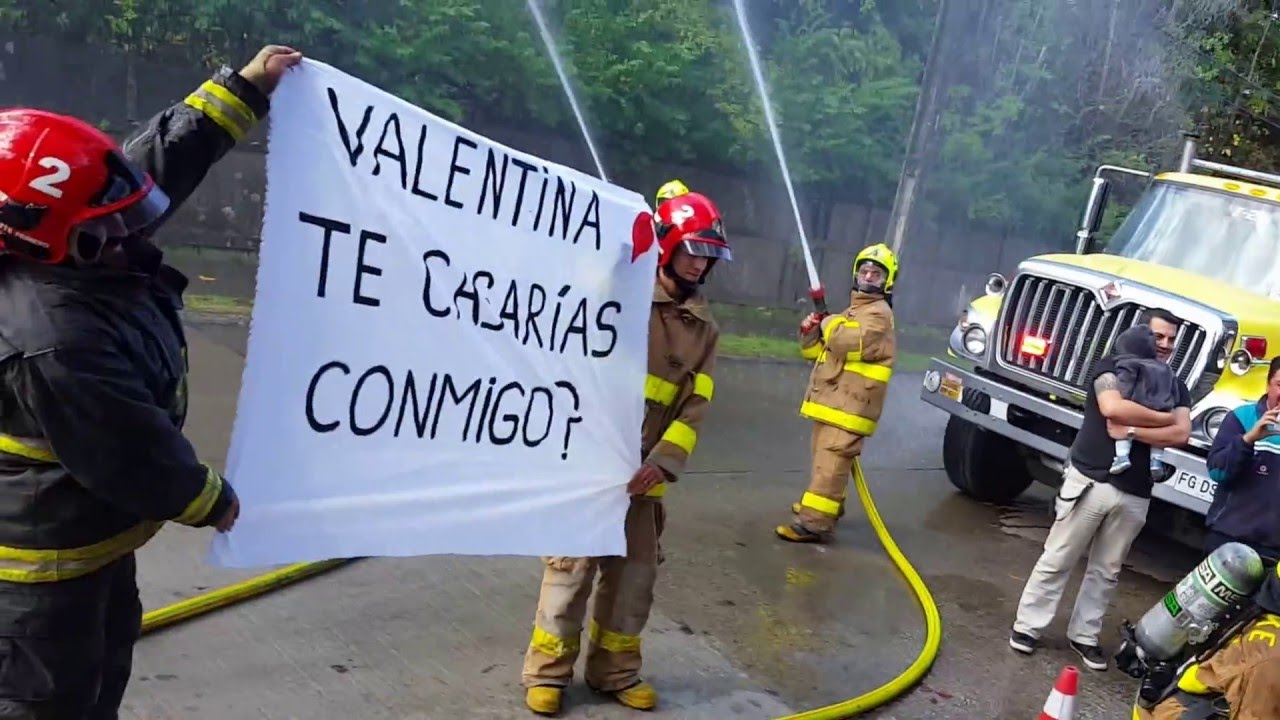 Bombero de 2da Compañía pide matrimonio en Panguipulli