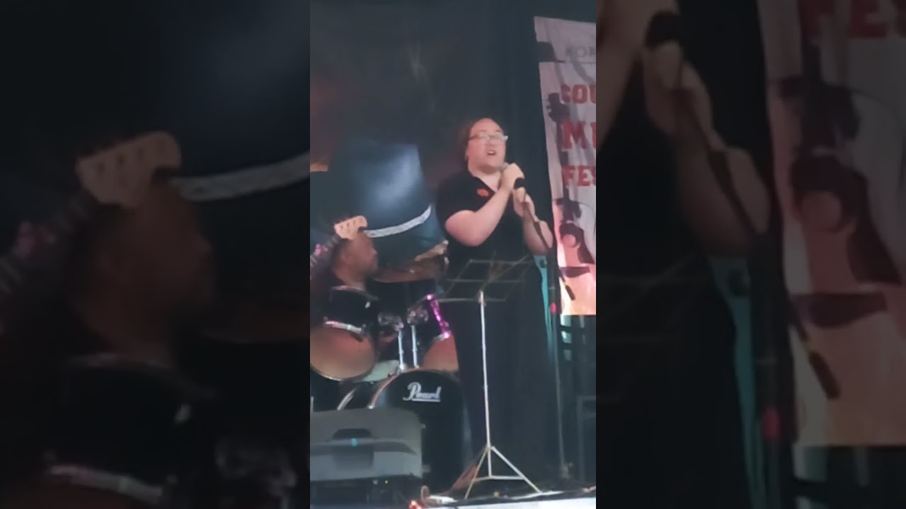 Assina Te Paa-Kolio singing  Crazy backed by her family .