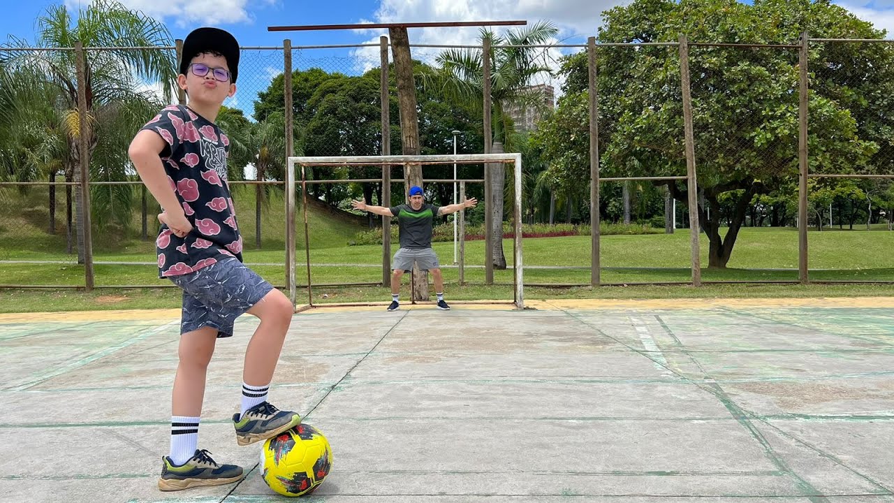 LUCAS OU JOÃO: QUEM É MELHOR NO FUTEBOL?