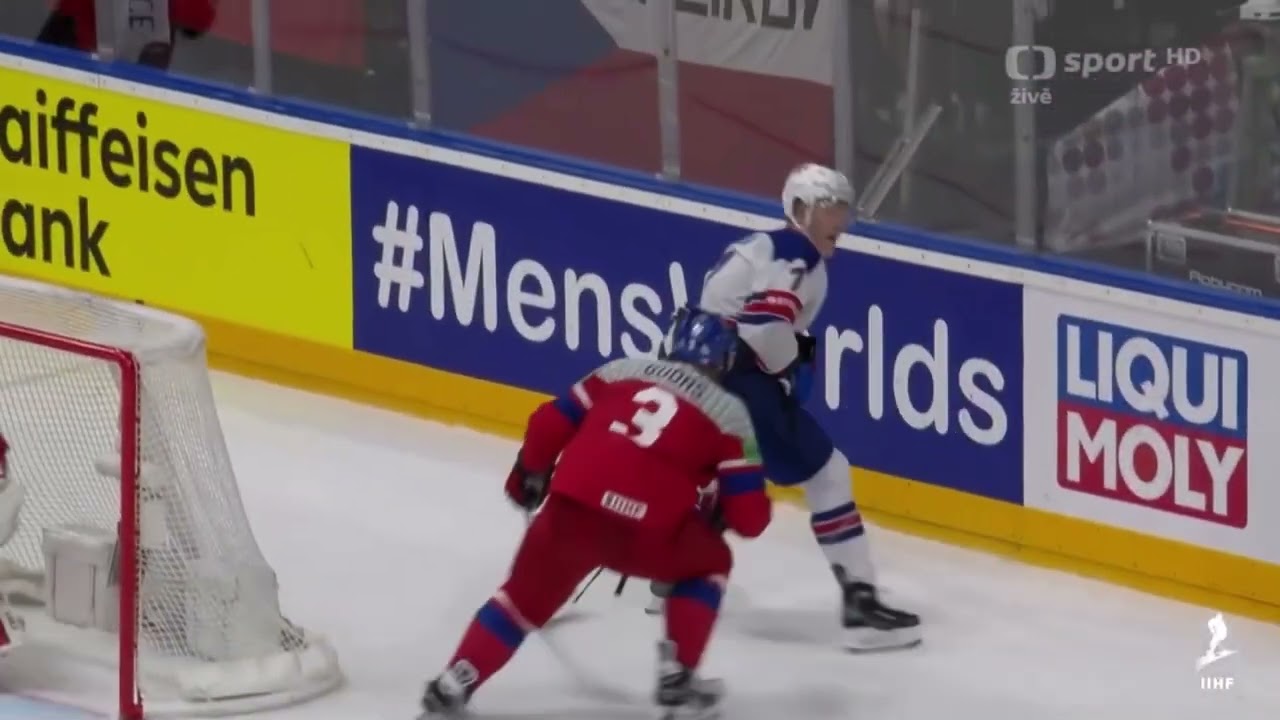 Radko Gudas měří košili Tkachukovi (Záruba komentuje)