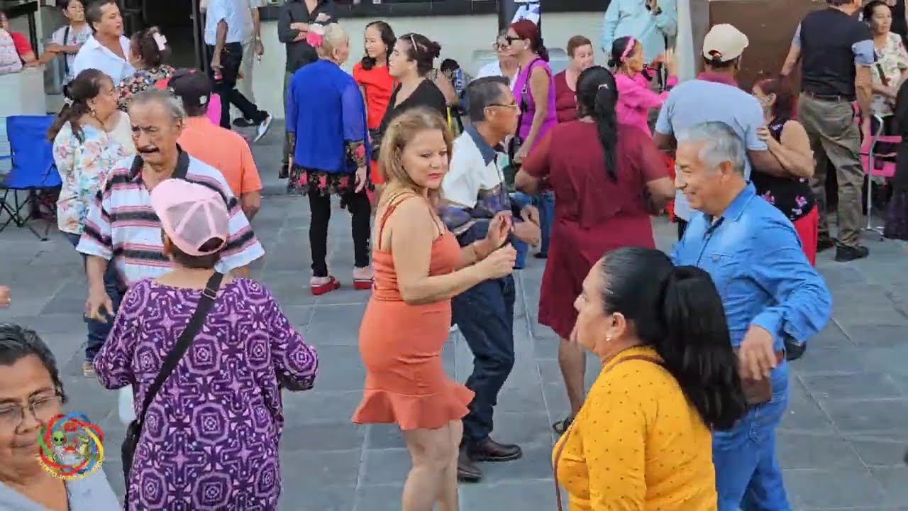 🛑Asi mero es casado y le pegan.que chulada, pura gente bailadora aquí en la PLAZA HIJAS DE TAMPICO🇲🇽