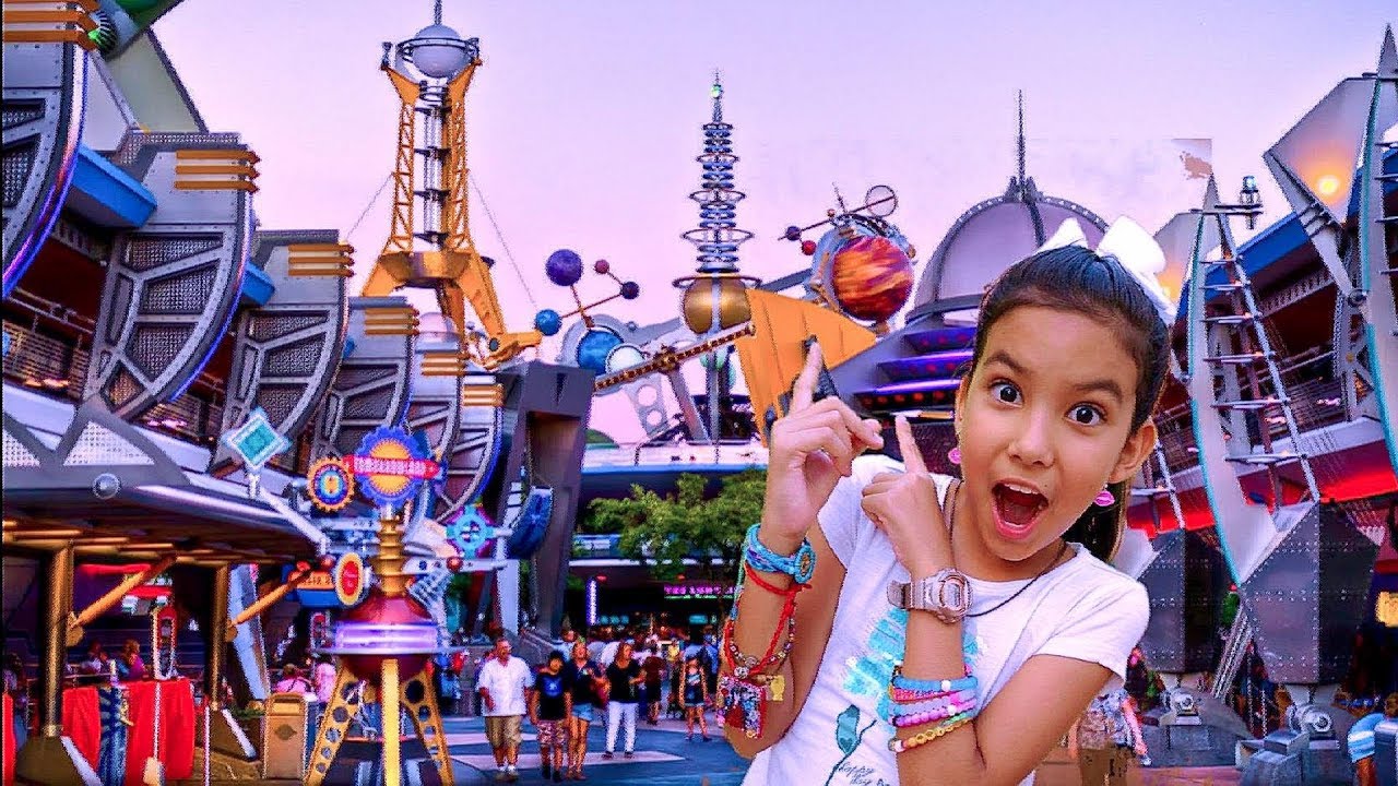 Me subi a la MONTAÑA RUSA en la CIUDAD del FUTURO! Magic Kingdom Disney