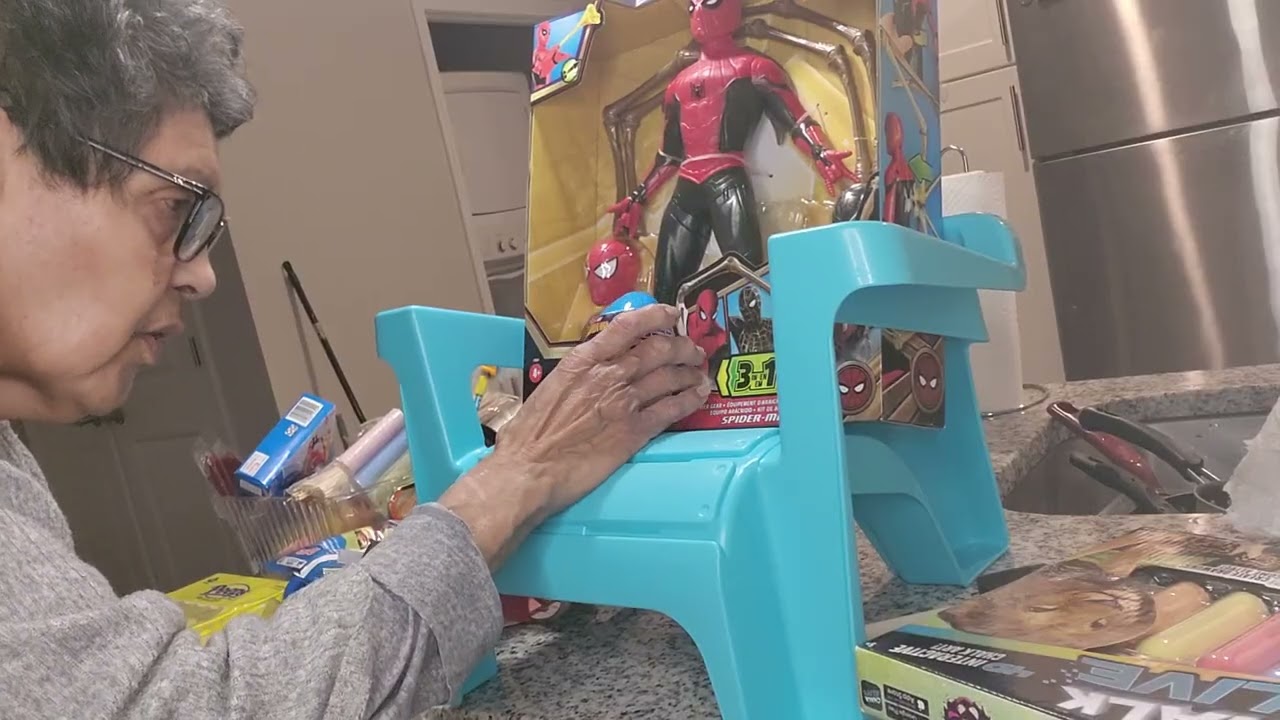 SPIDERMAN GIFT BASKET WITH A PLASTIC CHAIR 