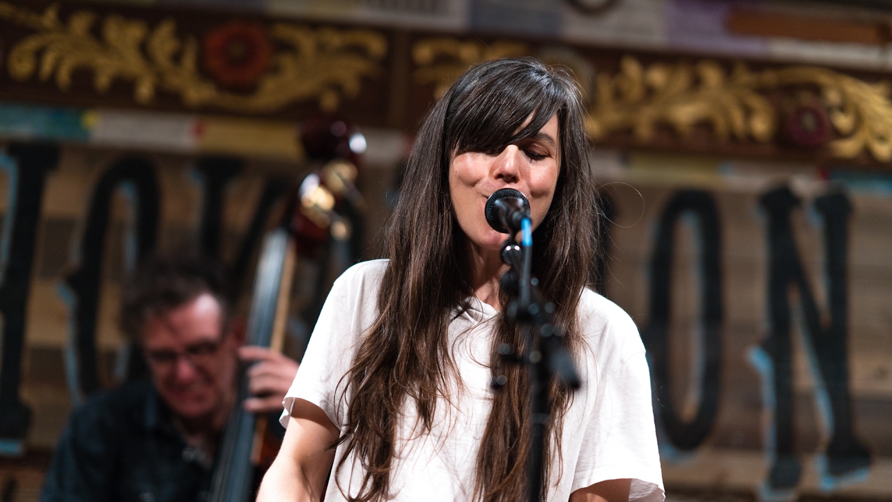 Julia Holter - Hello Stranger - Lucky Barn @Pickathon 2016 S04E05