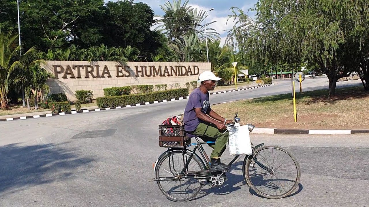 AQUÍ ESTÁ ENTERRADA CUBA @LiteralmenteCubano