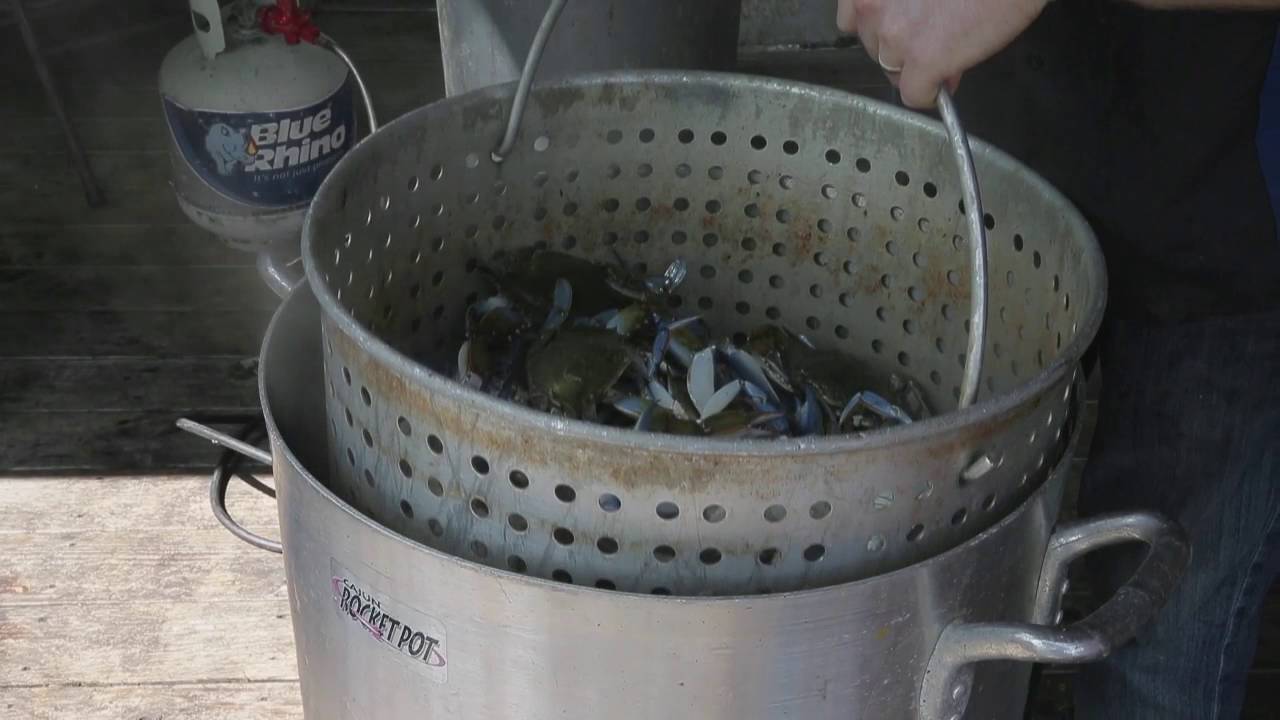 Boiling crabs with Chef Justin LeBlanc of Bevi Seafood in New Orleans