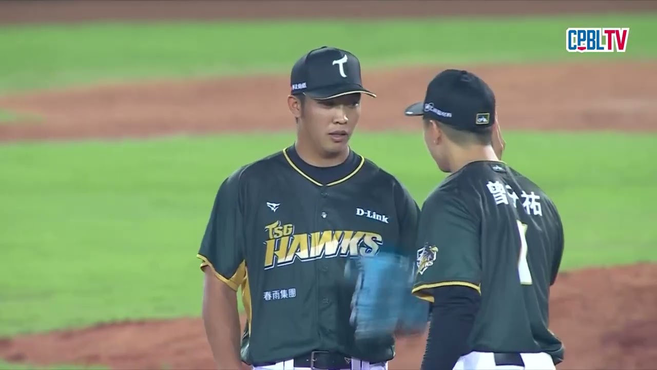 04/15 台鋼 VS 中信 九局下，台鋼派林詩翔上場關門，最終再見高飛球4:0成功完封中信