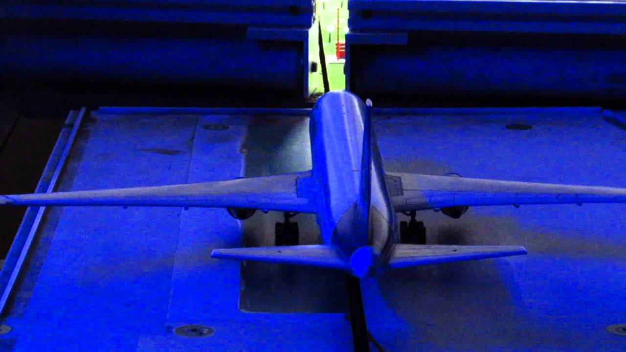{MINIATUR WUNDERLAND} Behind the Scenes: How Knuffingen Airport Works!