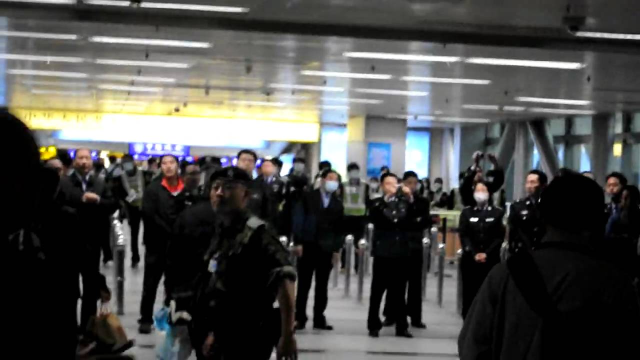零八憲章本地簽署者到深圳投案 四人加一記者被公安拘捕