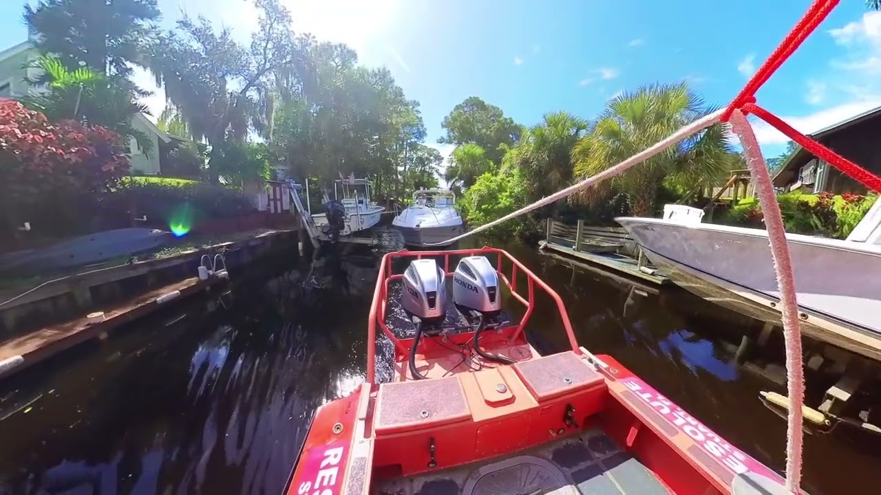 Tight River Towing Trick with a 30 Foot Boat in a Narrow Canal, and No Room for Error