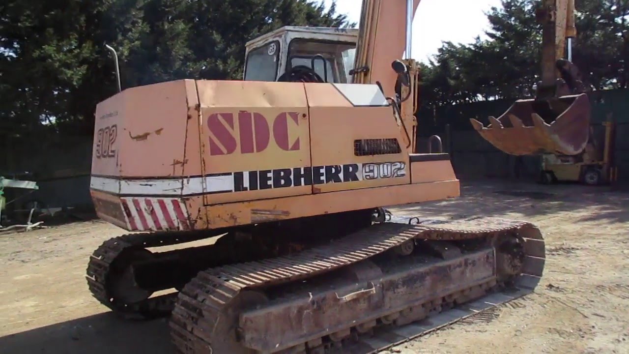 The Auctioneer Ltd Presents: Machine Test Drive: LIEBHERR 902 EXCAVATOR
