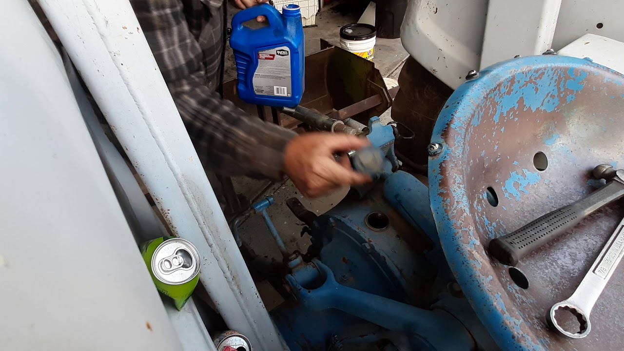 FORD 2000-4000 hydraulic fluid service (1973 model)